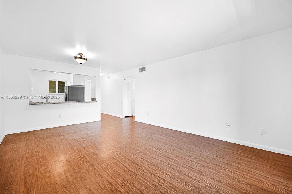 VILLAGE OF KINGS CREEK CO - Residential Lease