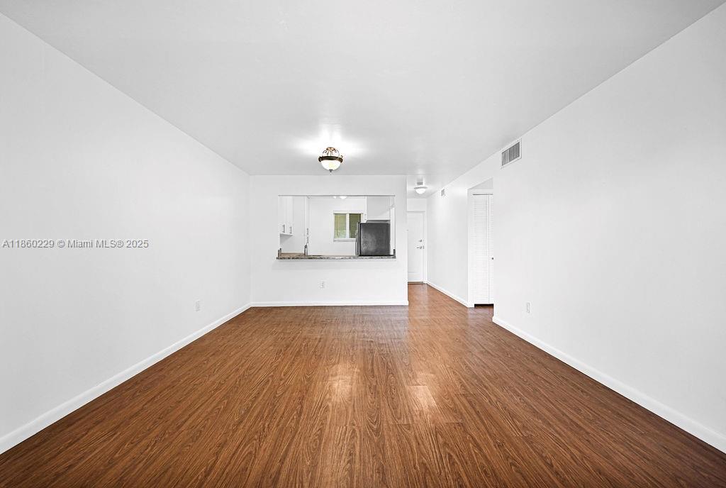 VILLAGE OF KINGS CREEK CO - Residential Lease