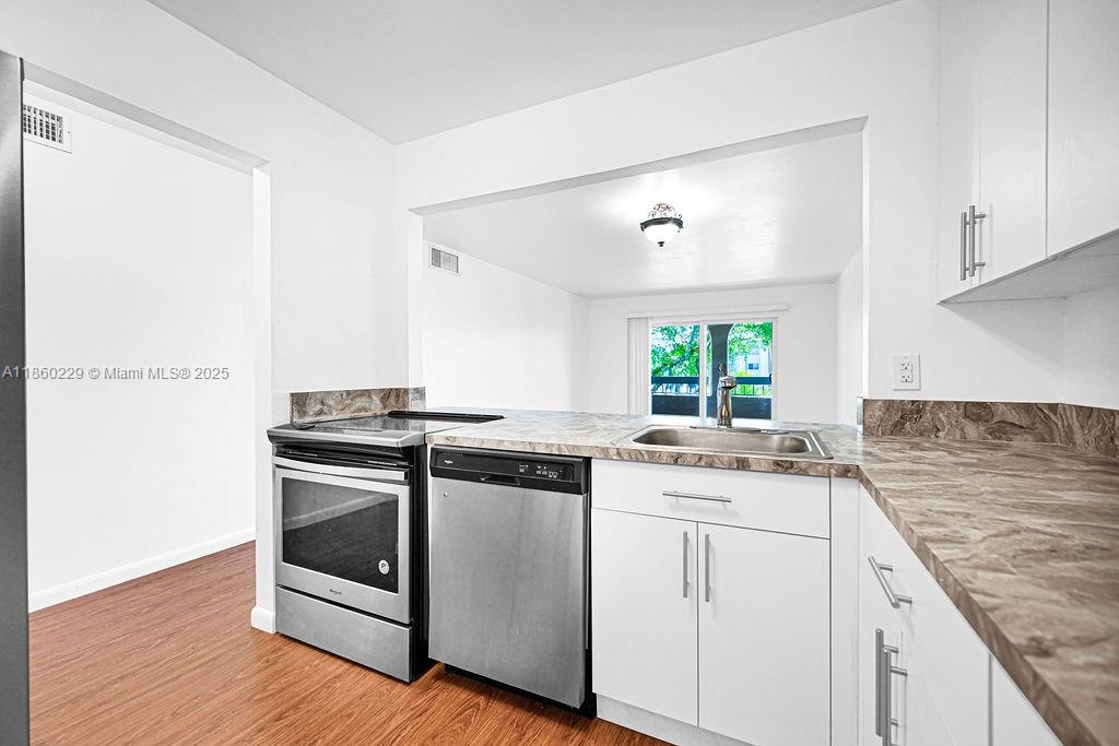 VILLAGE OF KINGS CREEK CO - Residential Lease