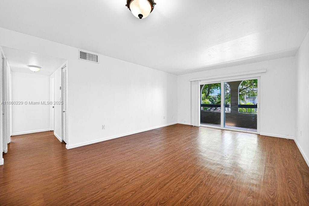 VILLAGE OF KINGS CREEK CO - Residential Lease