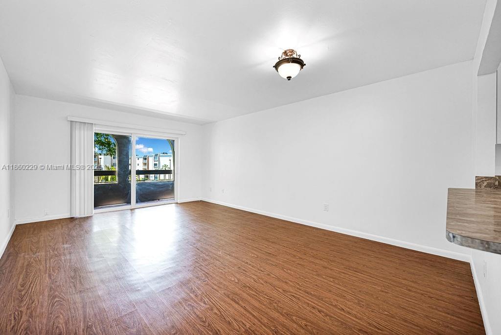 VILLAGE OF KINGS CREEK CO - Residential Lease