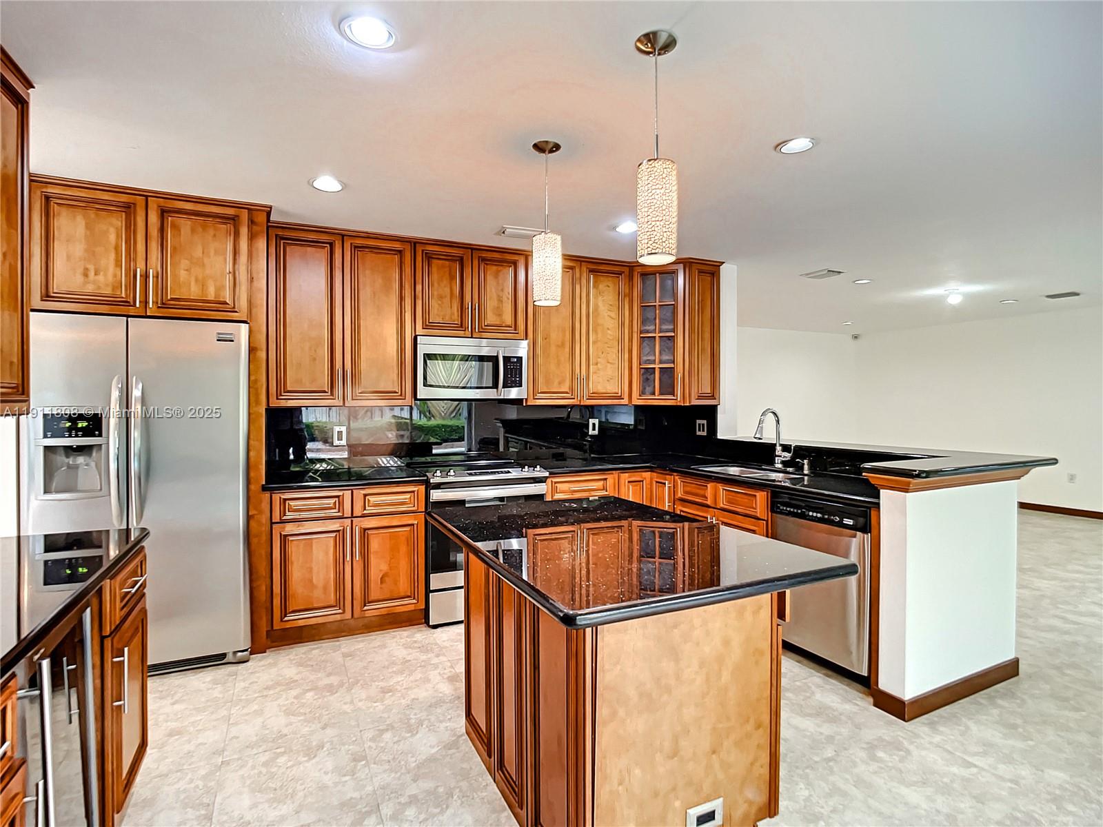 WEITZER HAMMOCKS HOMES SE - Residential Lease