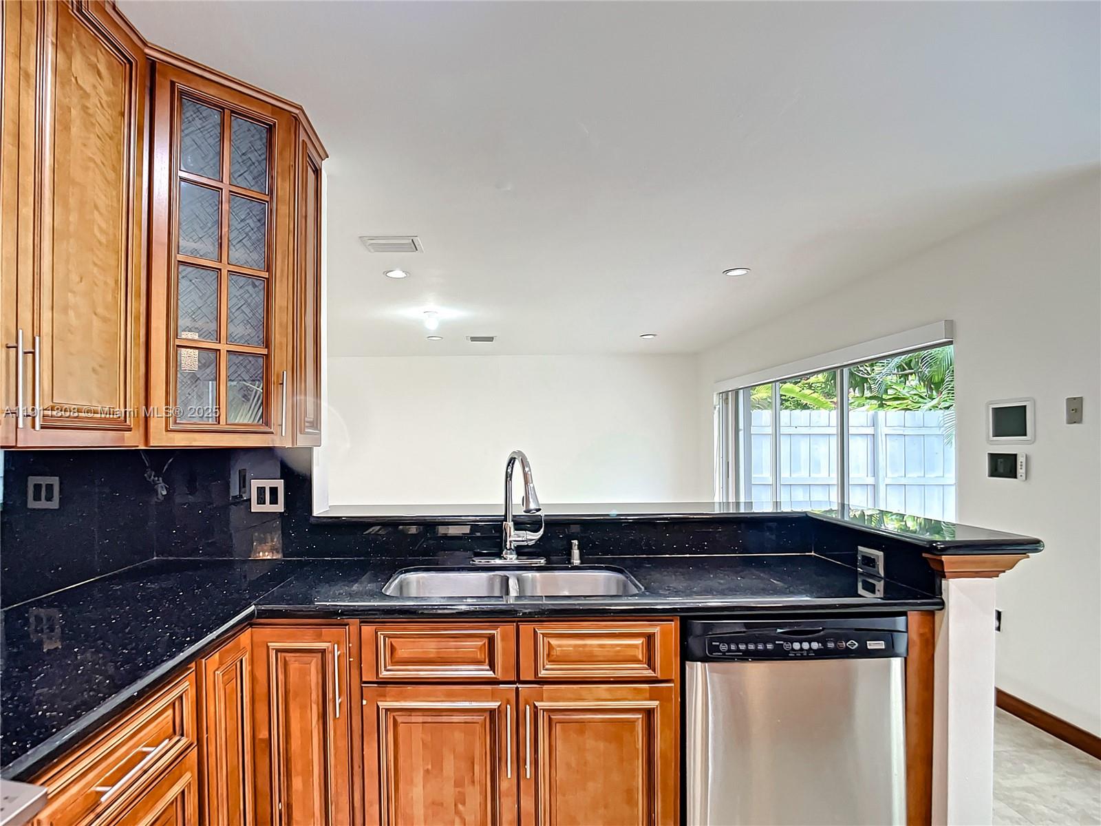 WEITZER HAMMOCKS HOMES SE - Residential Lease