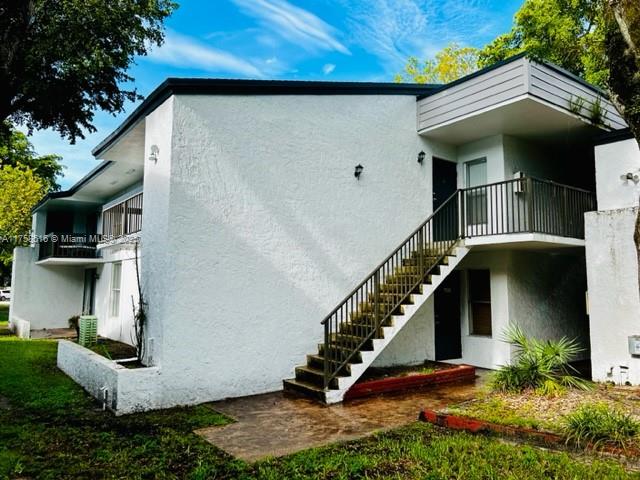 SUNRISE ON THE GREEN COND - Residential