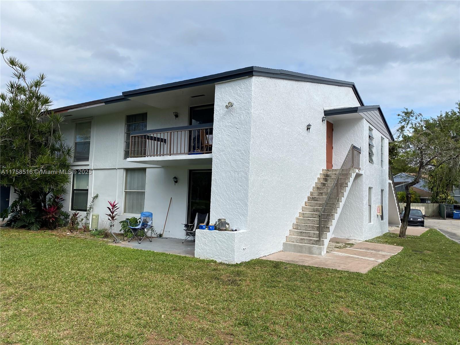 SUNRISE ON THE GREEN COND - Residential