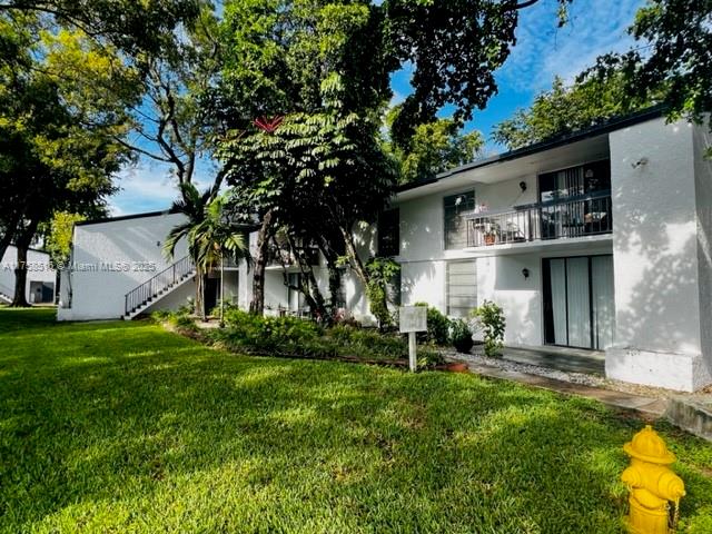 SUNRISE ON THE GREEN COND - Residential