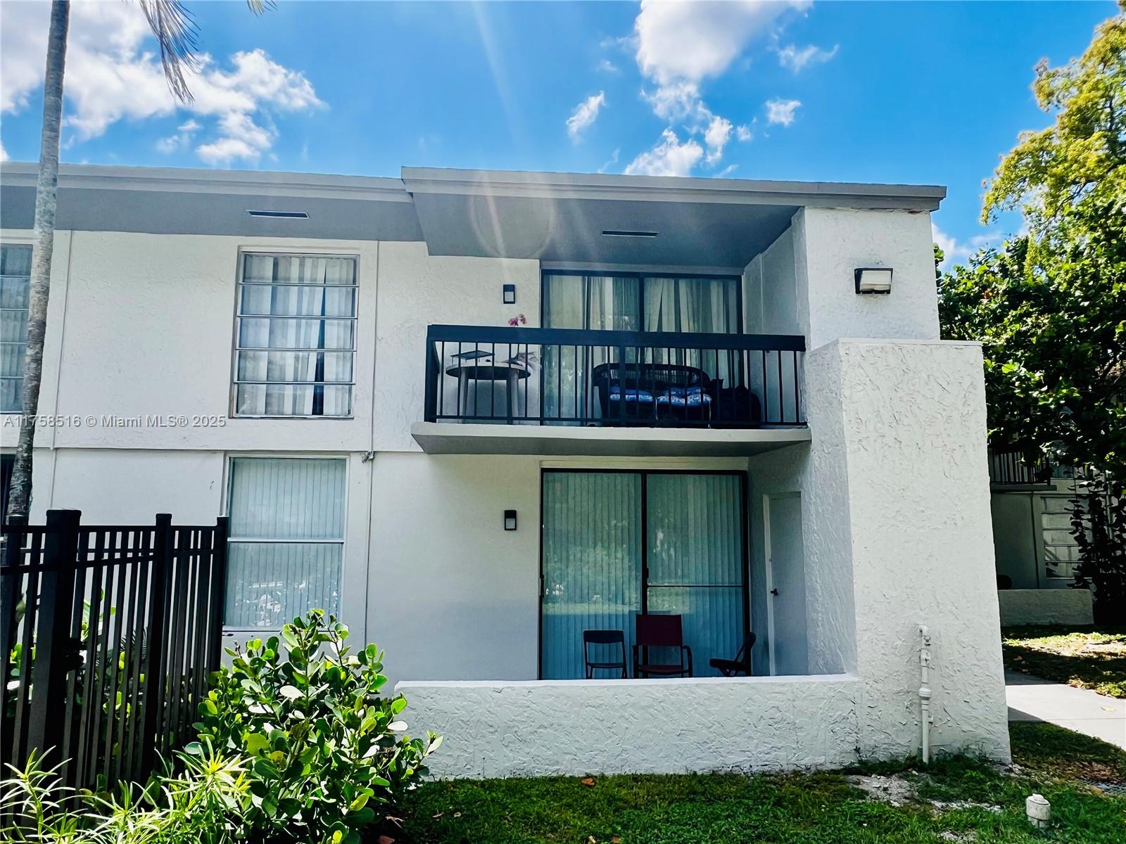 SUNRISE ON THE GREEN COND - Residential