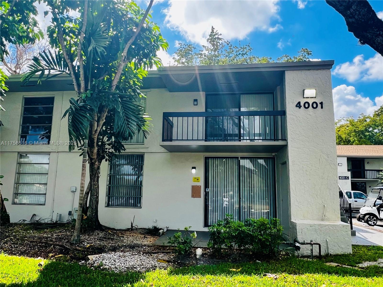 SUNRISE ON THE GREEN COND - Residential