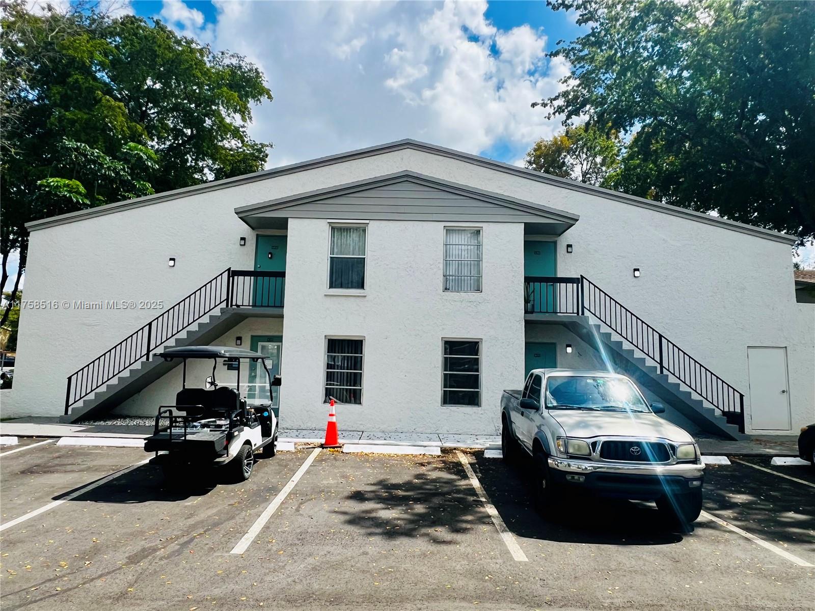 SUNRISE ON THE GREEN COND - Residential