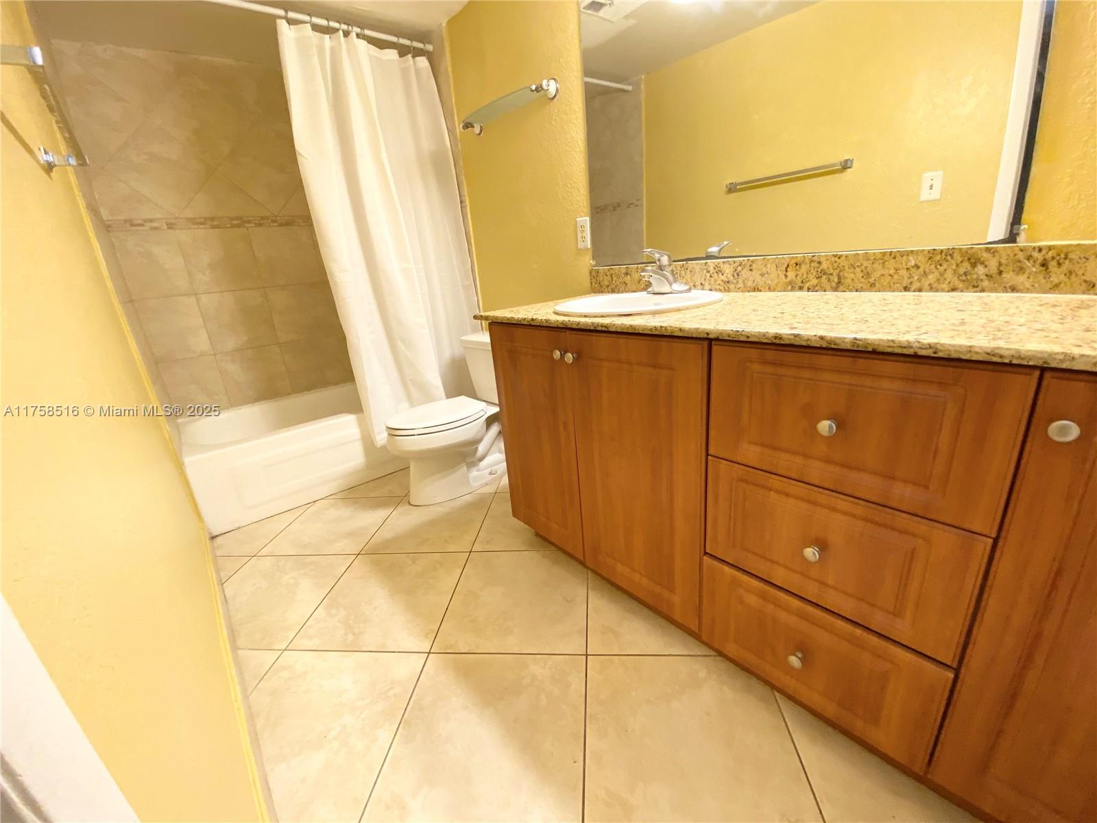 SUNRISE ON THE GREEN COND - Residential