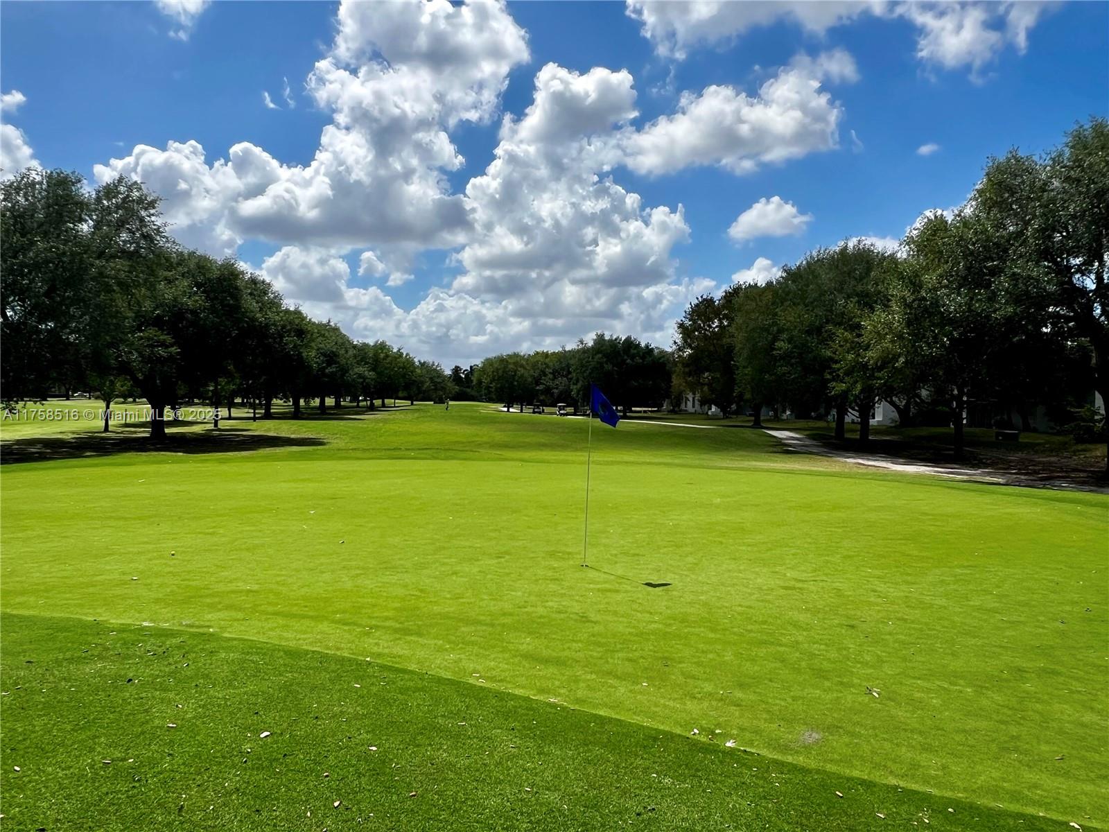 SUNRISE ON THE GREEN COND - Residential