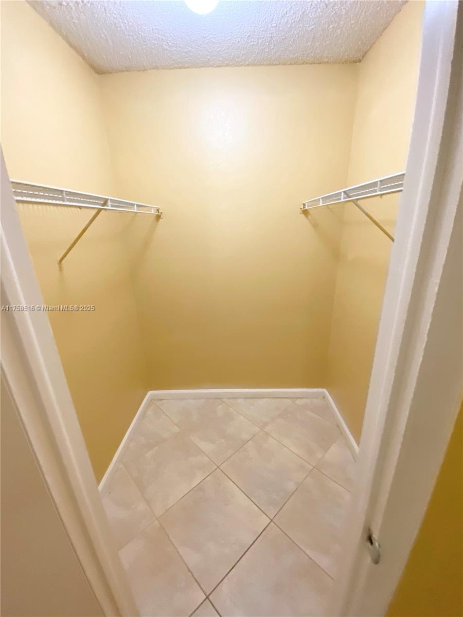 SUNRISE ON THE GREEN COND - Residential