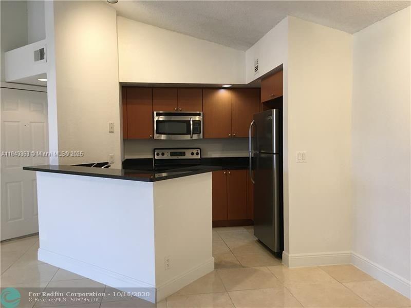 BEAUTIFUL SPACIOUS 2/2 CONDO IN MARGATE, GREAT LOCATION SURROUNDED BY GOLF COURSE, WELL KEPT AREA.WASHER/DRYER INSIDE.THE COMMUNITY INCLUDES LUXURY RESORT APT AMENITIES SUCH AS A CLUBHOUSE, SWIMMING POOL, GYM,TENNIS COURT, ETC. Mini scored credit 620 association required !