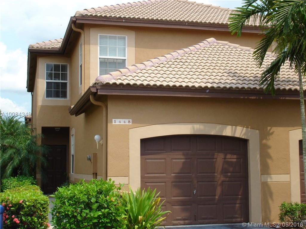 BEAUTIFUL renovated 3 2/5 Townhouse in Weston. Near shopping centers and restaurants. Updated Kitchen with extended quartz counter top, Stainless Steel Appliances, All bathrooms remodeled with seamless showers, laminated wood flooring upstairs, ceiling fan in living room and master bedroom. A+Schools. Community pool/Tot Lot. . A must see!!!