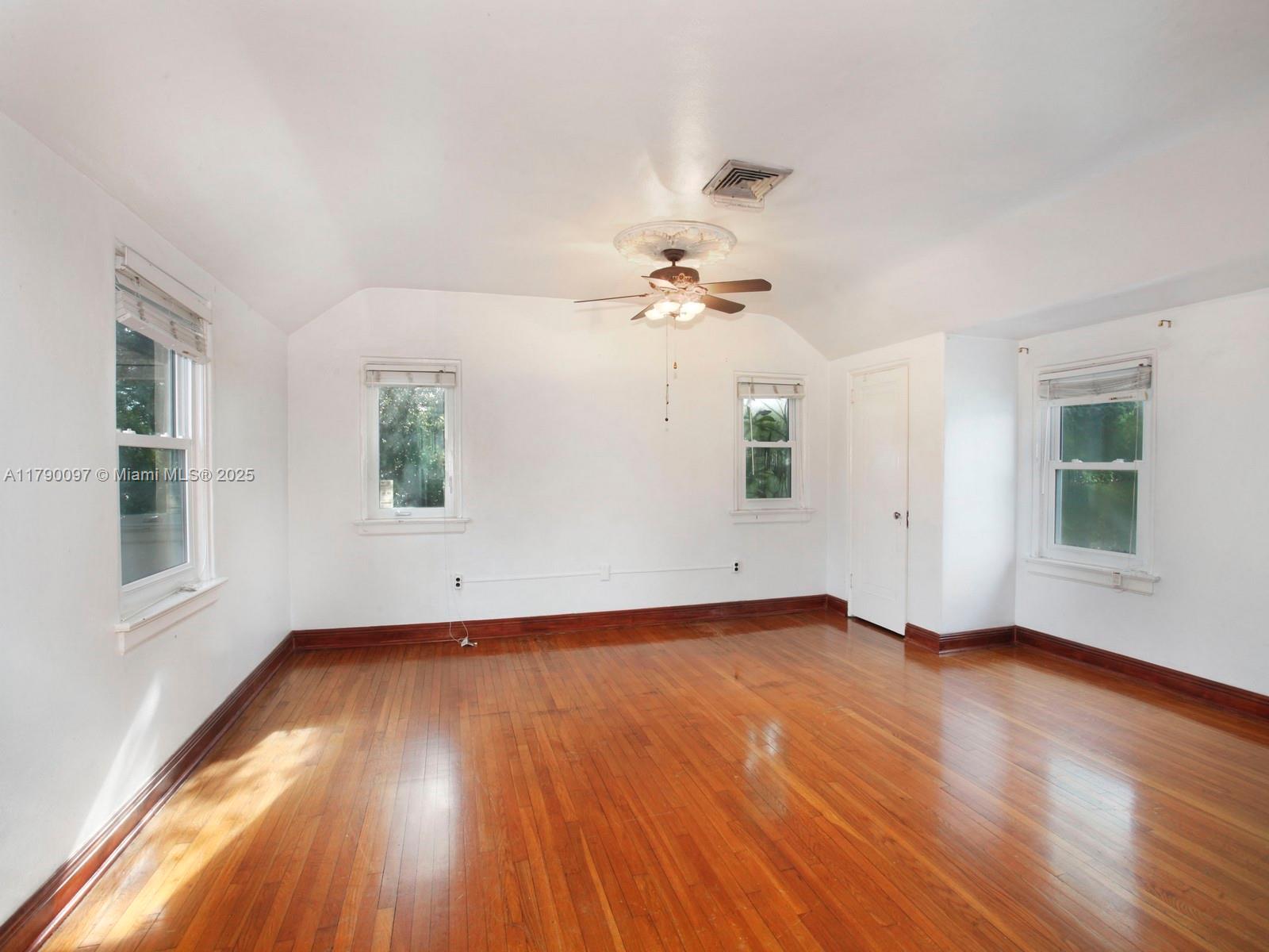 MIAMI SHORES SEC 1 AMD - Residential Lease