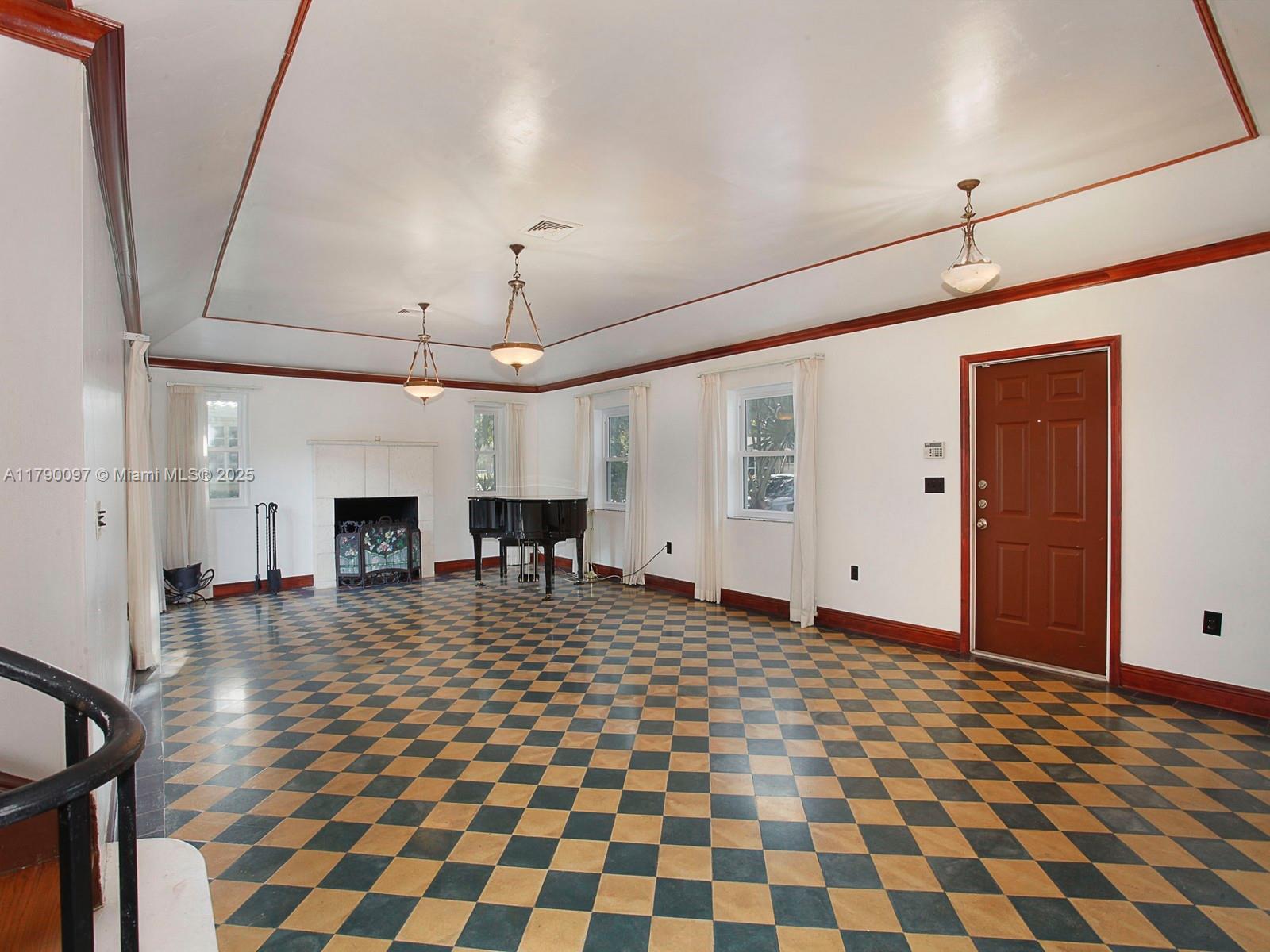 MIAMI SHORES SEC 1 AMD - Residential Lease