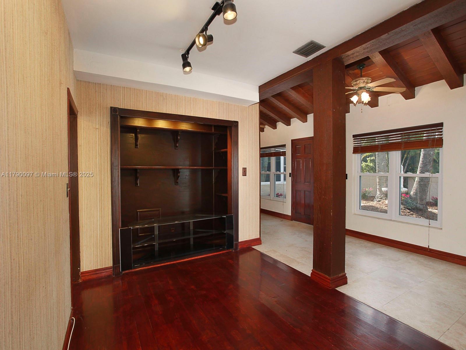 MIAMI SHORES SEC 1 AMD - Residential Lease