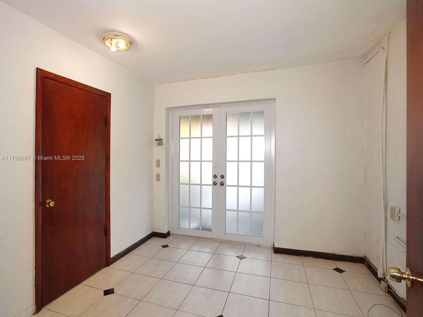 MIAMI SHORES SEC 1 AMD - Residential Lease