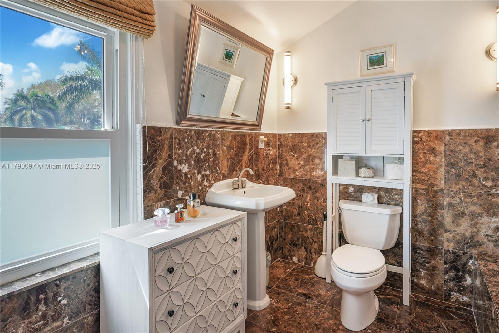 MIAMI SHORES SEC 1 AMD - Residential Lease