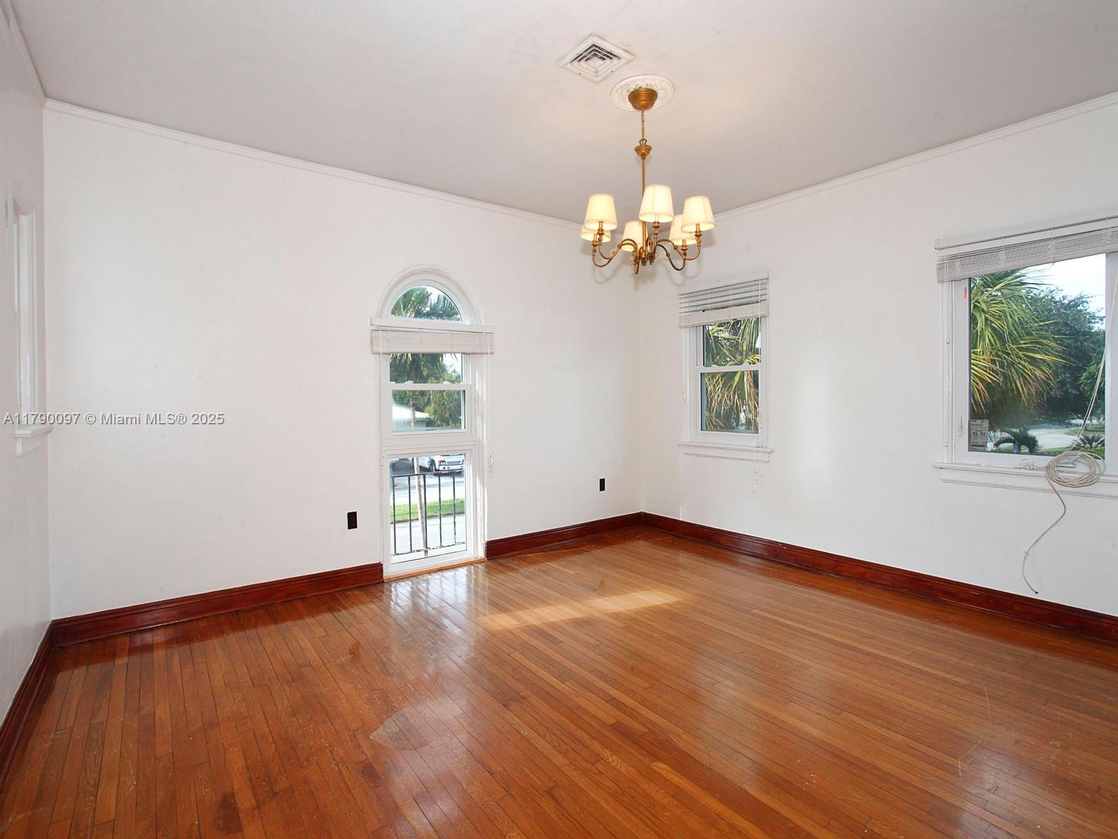 MIAMI SHORES SEC 1 AMD - Residential Lease