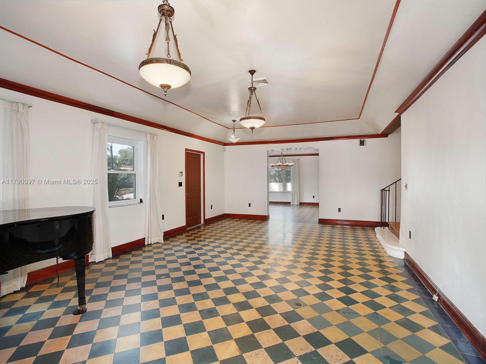 MIAMI SHORES SEC 1 AMD - Residential Lease