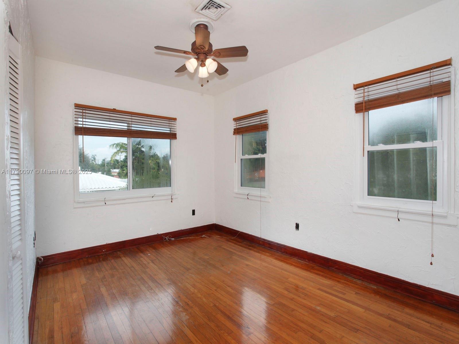 MIAMI SHORES SEC 1 AMD - Residential Lease