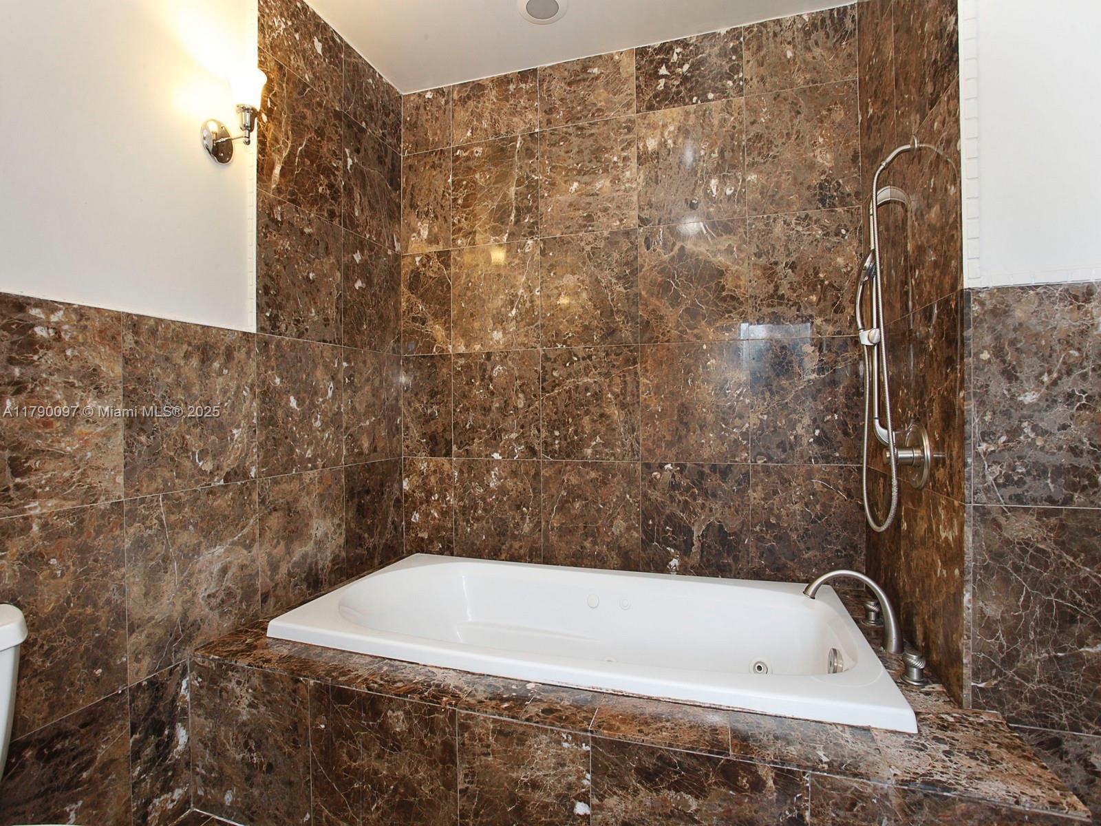 MIAMI SHORES SEC 1 AMD - Residential Lease