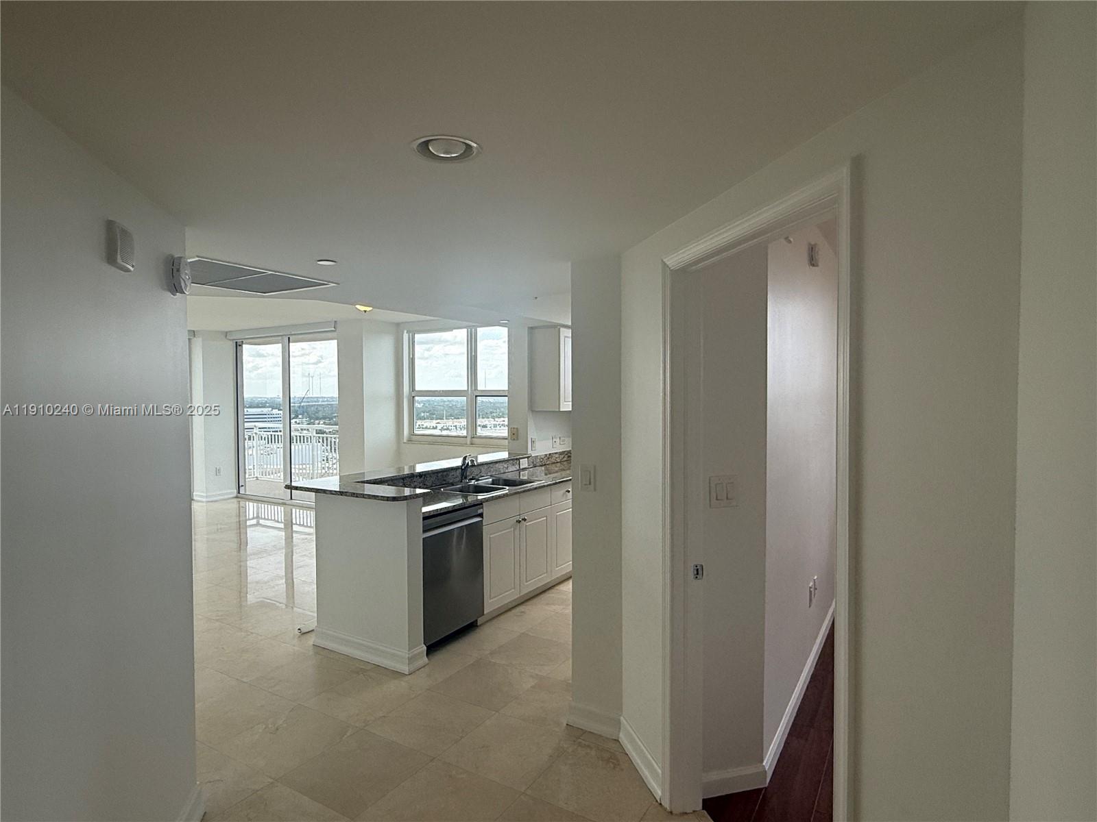 TURNBERRY ON THE GREEN CO - Residential Lease