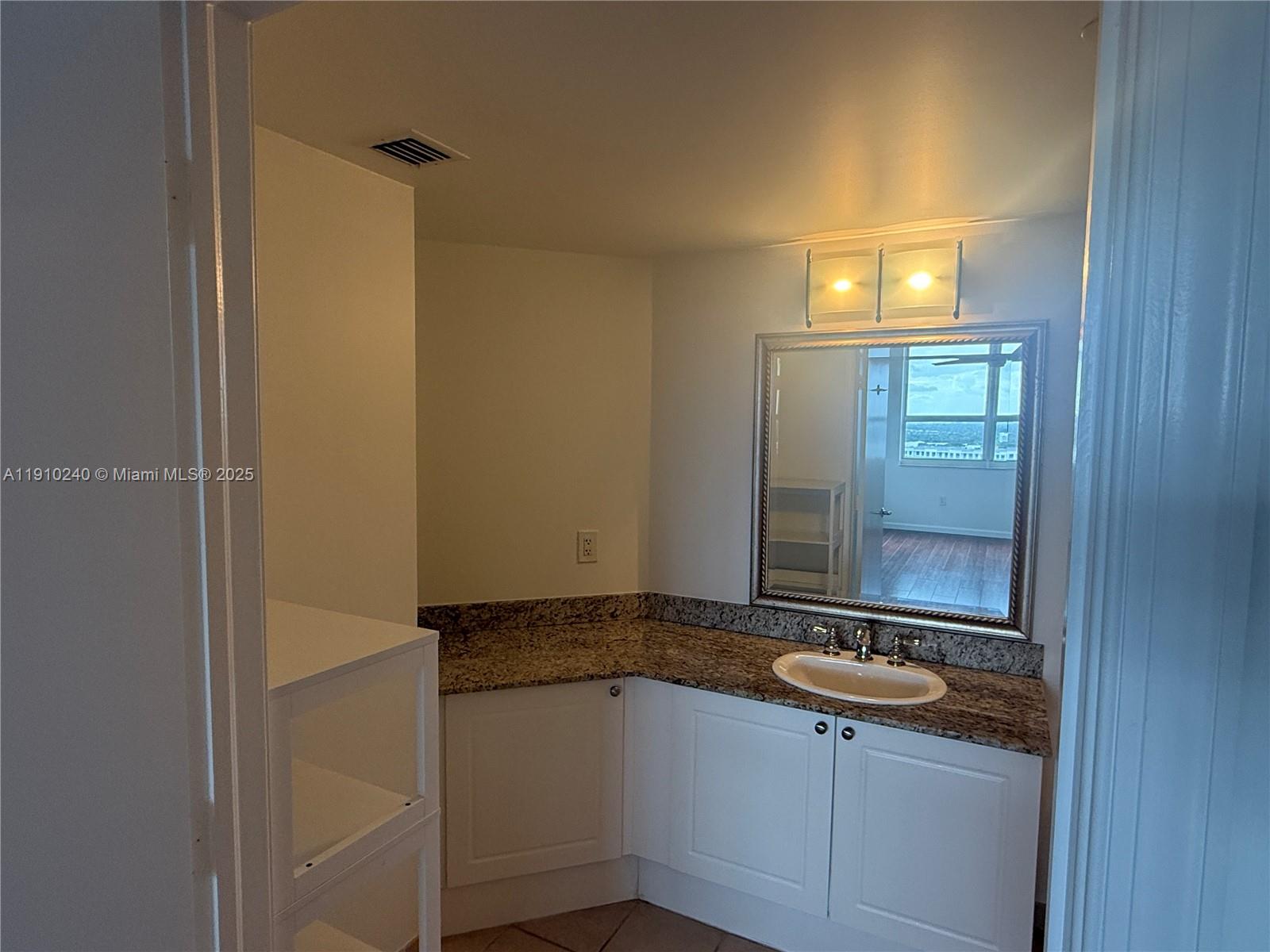 TURNBERRY ON THE GREEN CO - Residential Lease