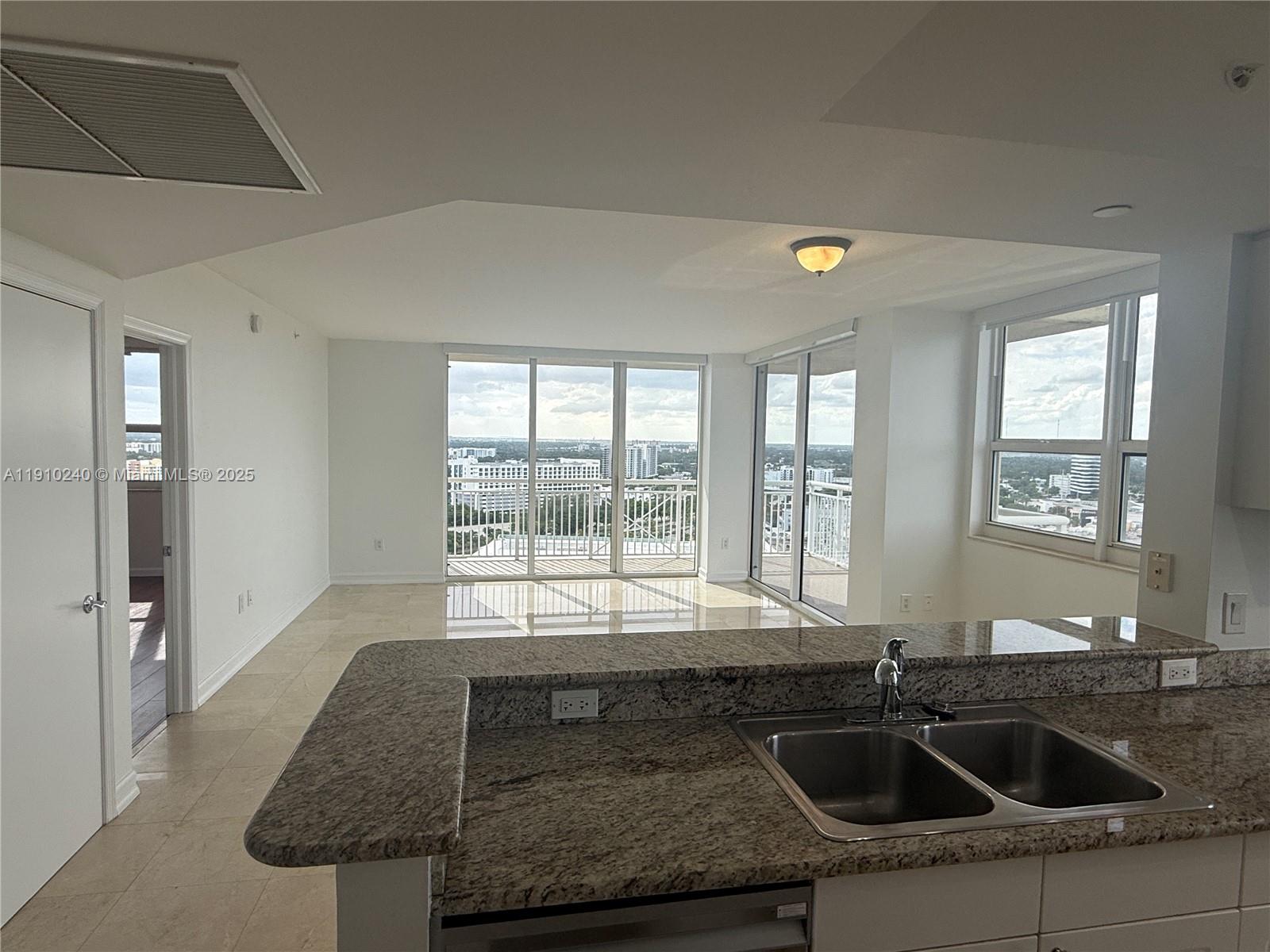 TURNBERRY ON THE GREEN CO - Residential Lease