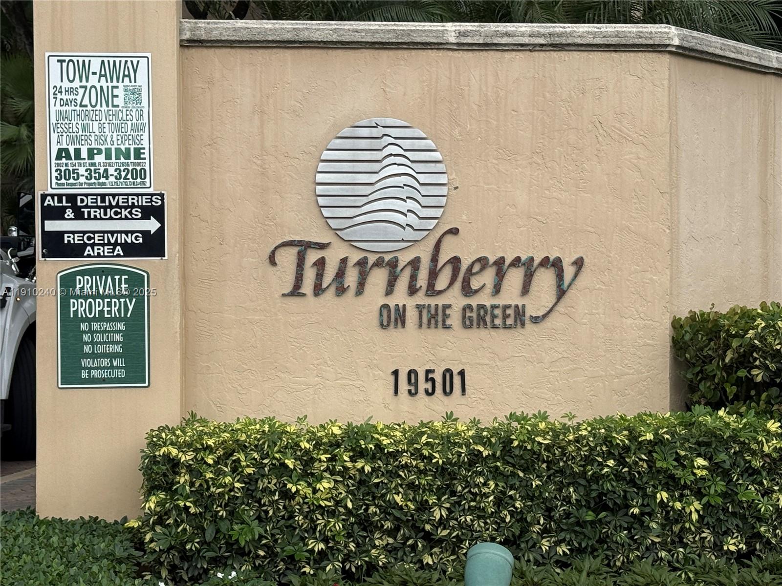 TURNBERRY ON THE GREEN CO - Residential Lease