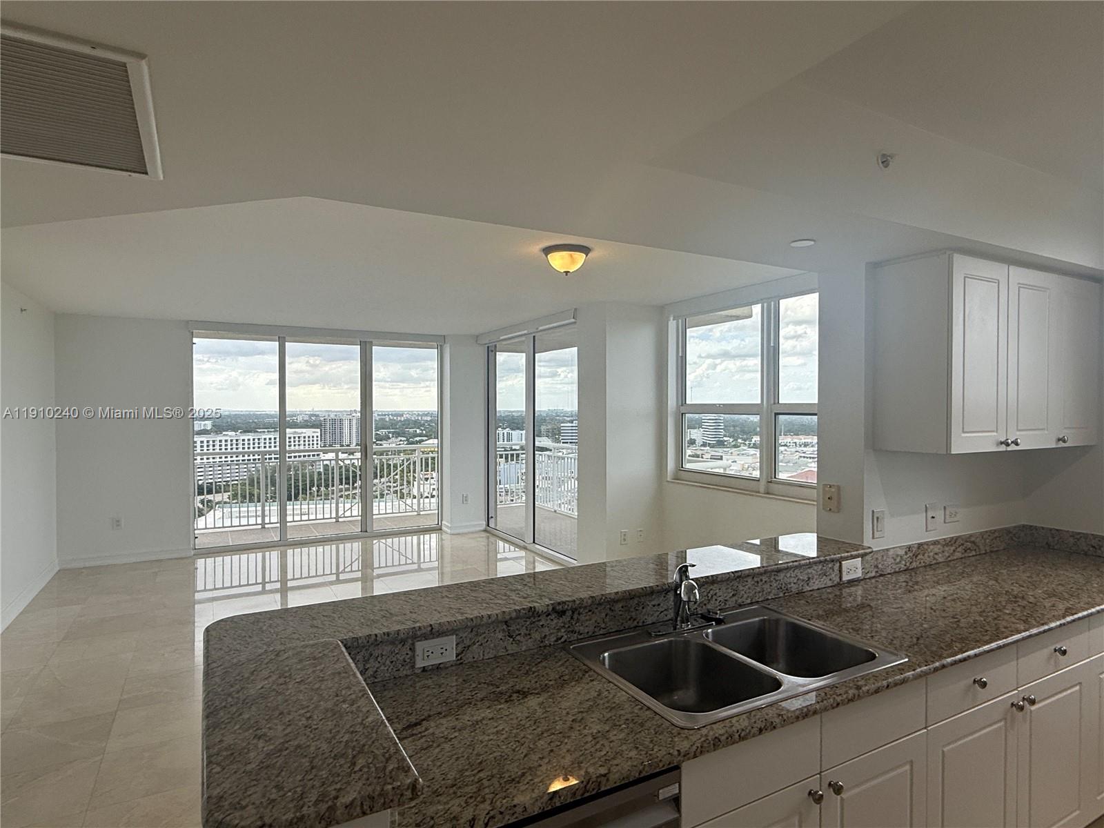 TURNBERRY ON THE GREEN CO - Residential Lease