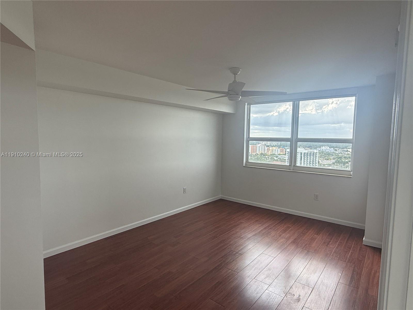 TURNBERRY ON THE GREEN CO - Residential Lease