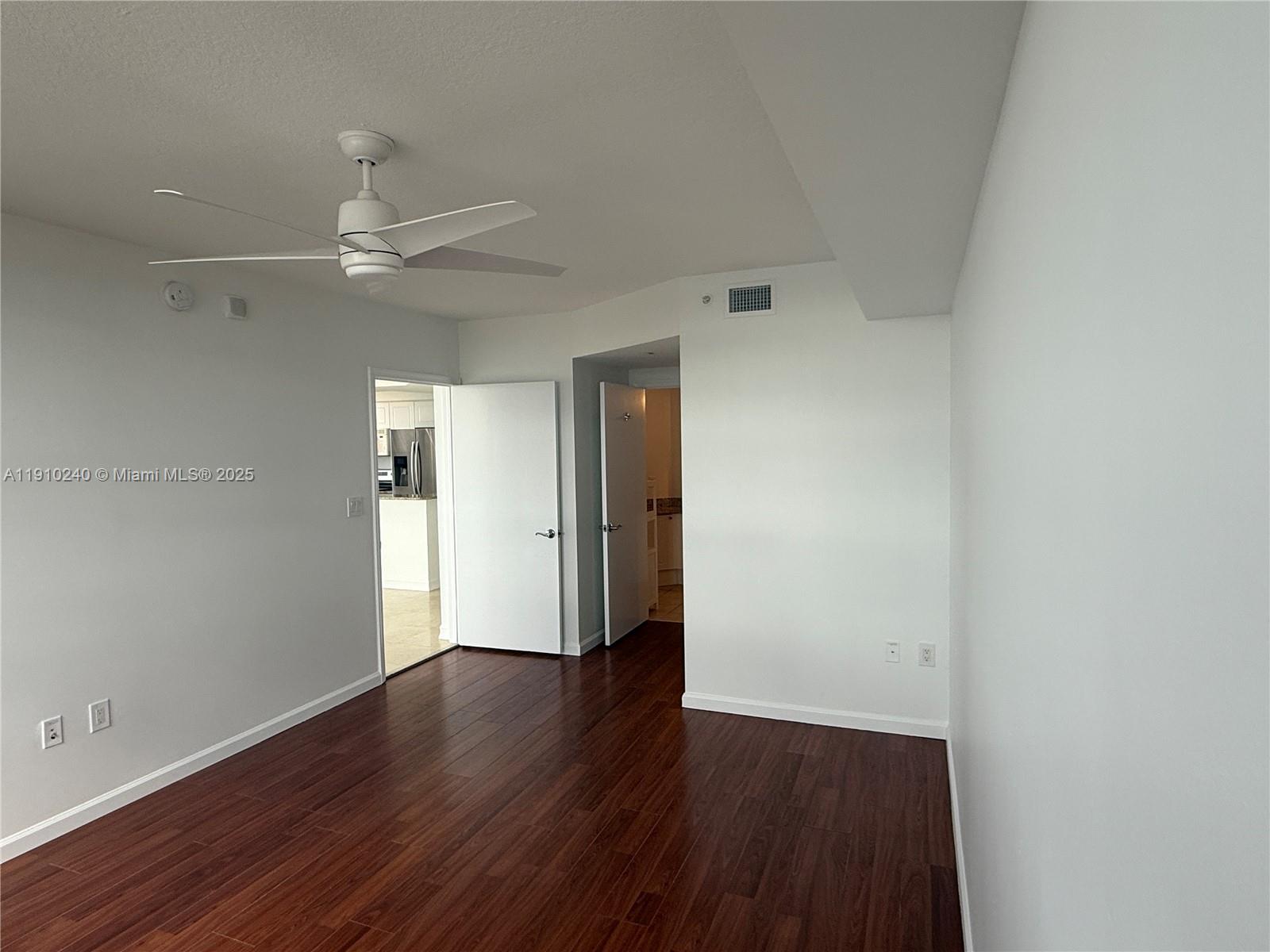 TURNBERRY ON THE GREEN CO - Residential Lease