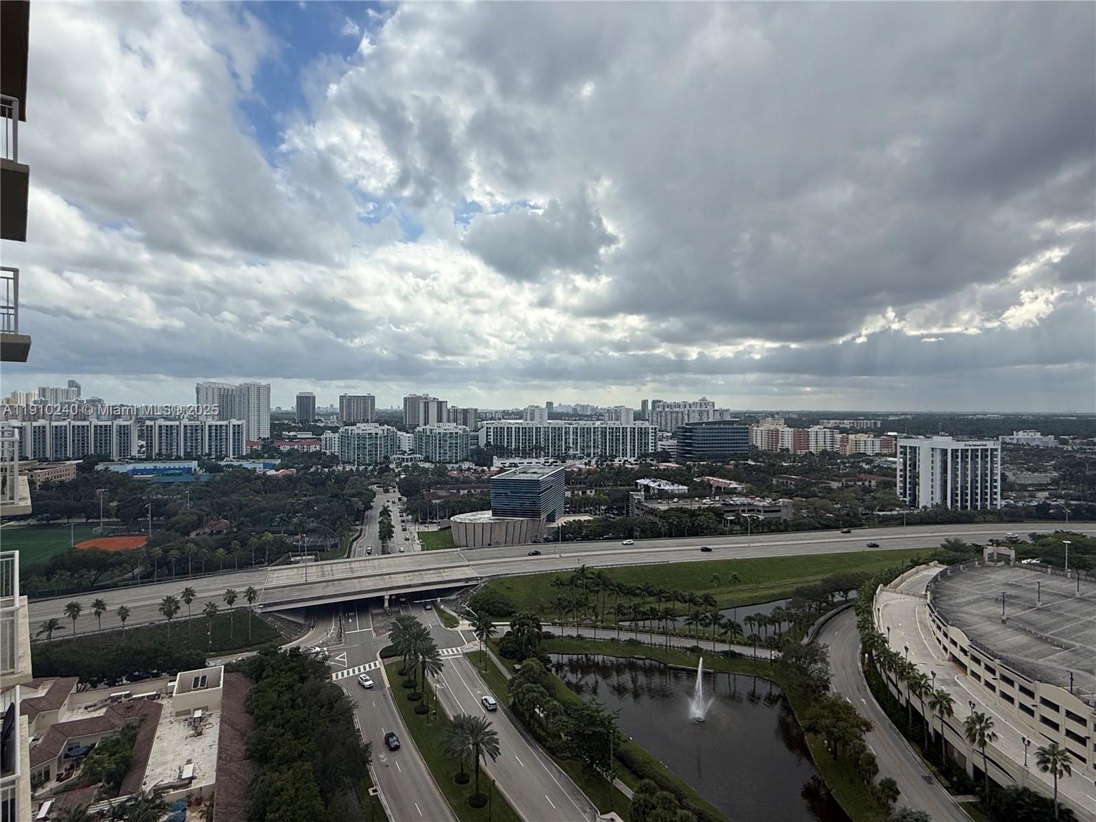 TURNBERRY ON THE GREEN CO - Residential Lease