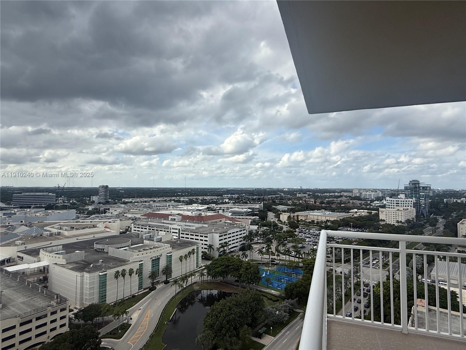 TURNBERRY ON THE GREEN CO - Residential Lease