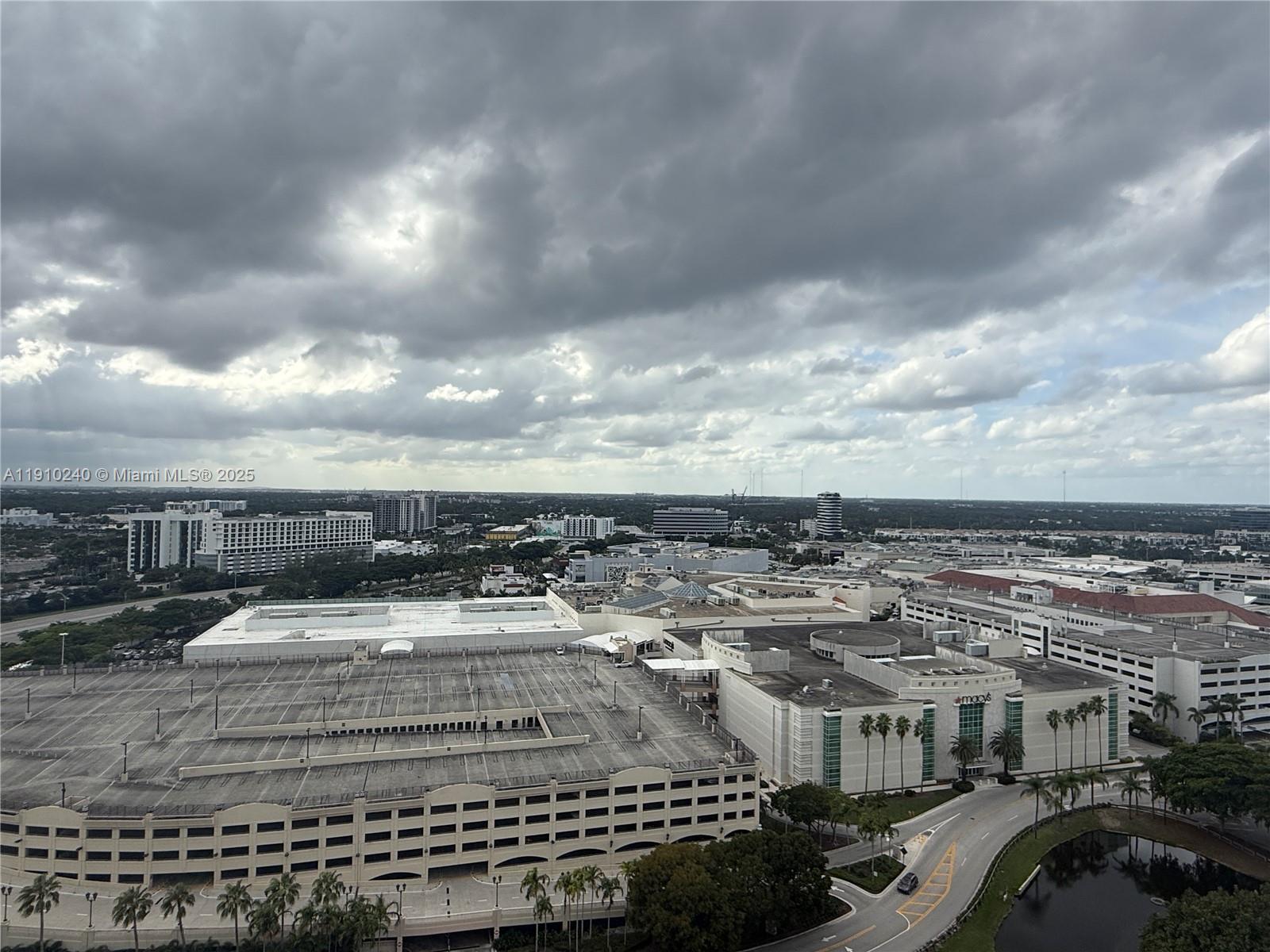 TURNBERRY ON THE GREEN CO - Residential Lease