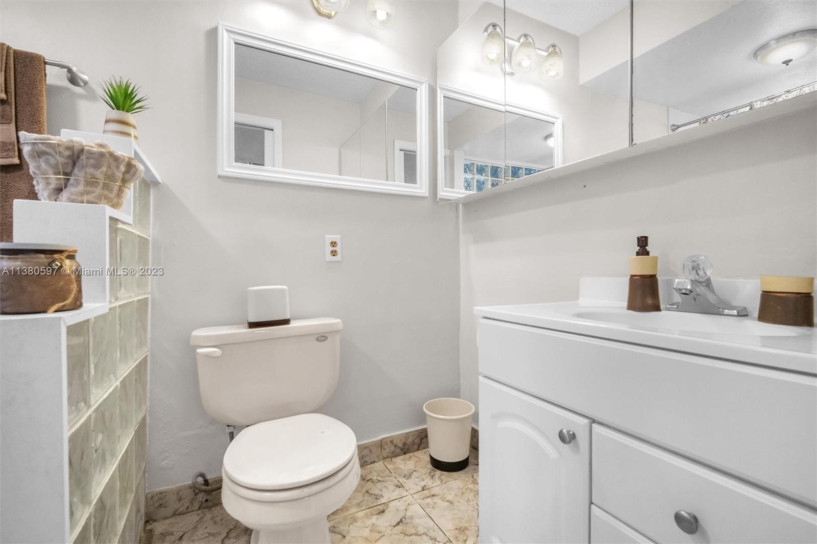 Photo 14 of 23 of listing 66ffcacf-d115-4085-b9de-8277dfb17b2f condo