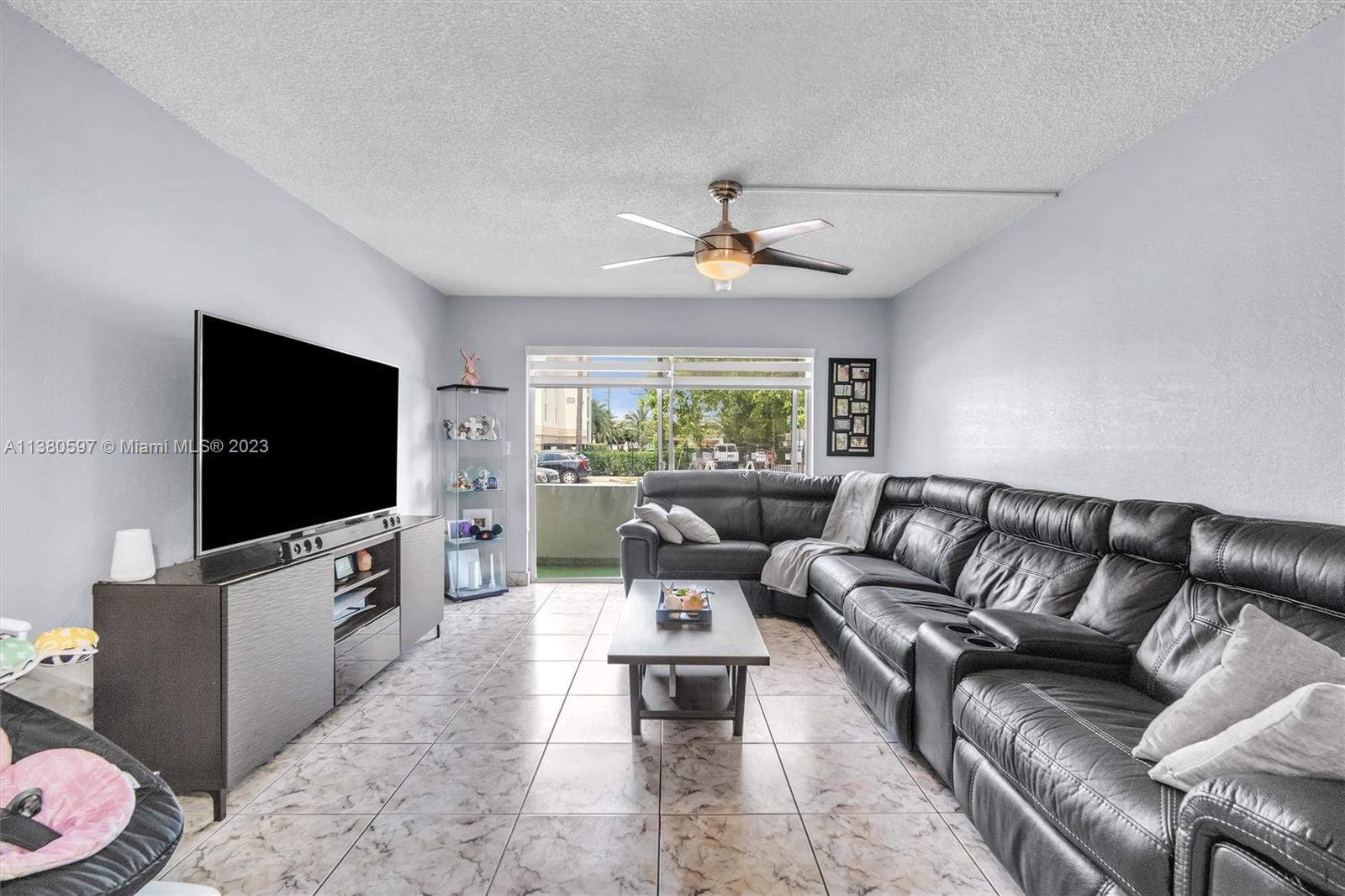 Photo 9 of 23 of listing 66ffcacf-d115-4085-b9de-8277dfb17b2f condo