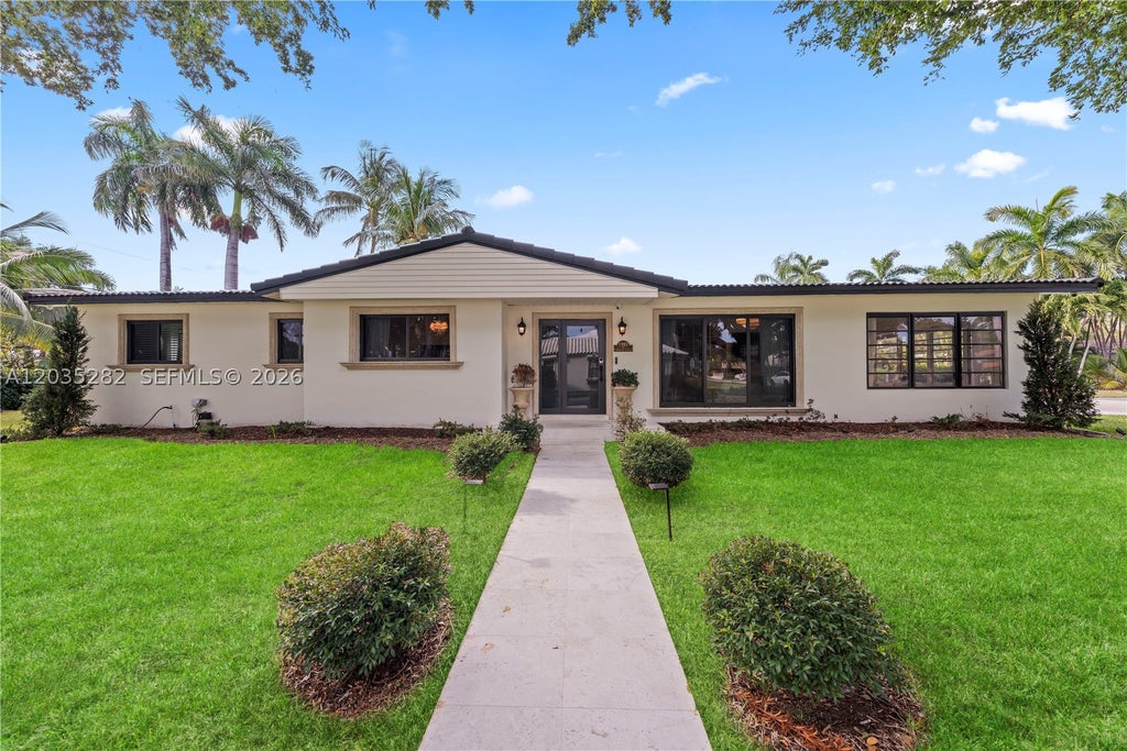Photo of 1302 Fillmore St, Hollywood, FL 33019 (MLS # A12035282)