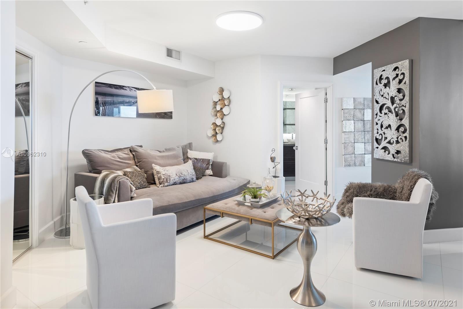 GREEN DIAMOND CONDO - Residential