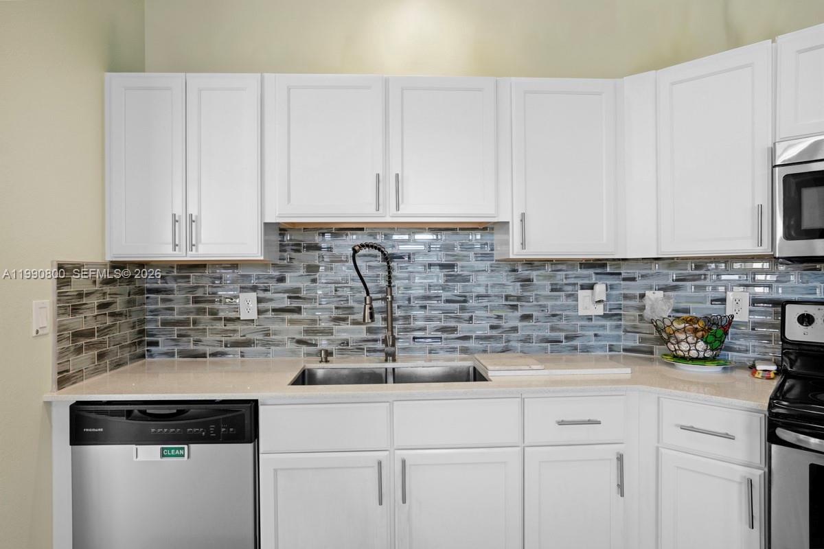 LAKEFOREST POINTE - Residential