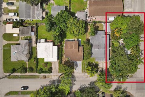 Photo of 1024 N 24th Ave, Hollywood, FL 33020 (MLS # A11889203)