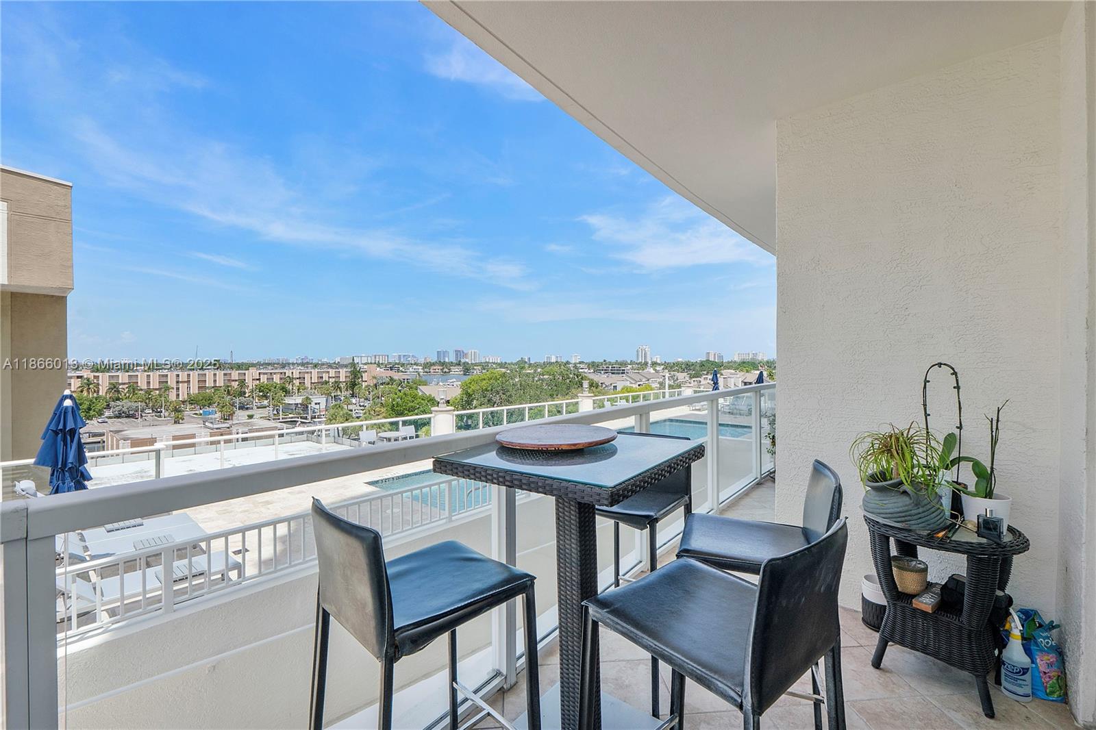 PORT CONDO - Residential