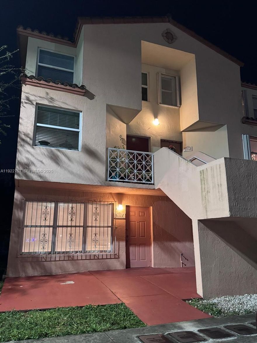 Rarely available 3/2 corner unit in a small gated community in the heart of Miami. Currently Vacant and ready for a new family. Conveniently located near 836, Marlins Stadium, and Downtown Miami. Washer & Dryer in unit.