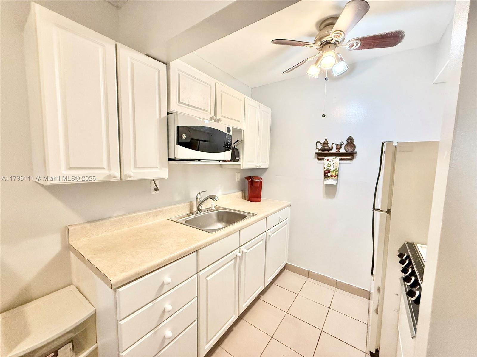 Property for Sale at 2145 Pierce St 112, Hollywood, Broward County, Florida - Bedrooms: 2 
Bathrooms: 1  - $169,000