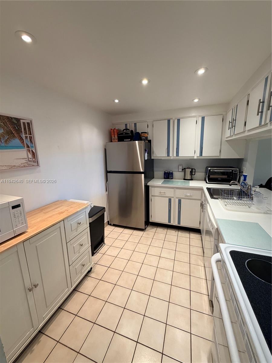 DANIANS SOUTH CONDO - Residential