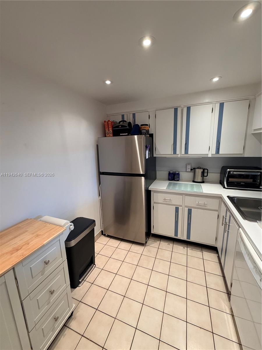 DANIANS SOUTH CONDO - Residential