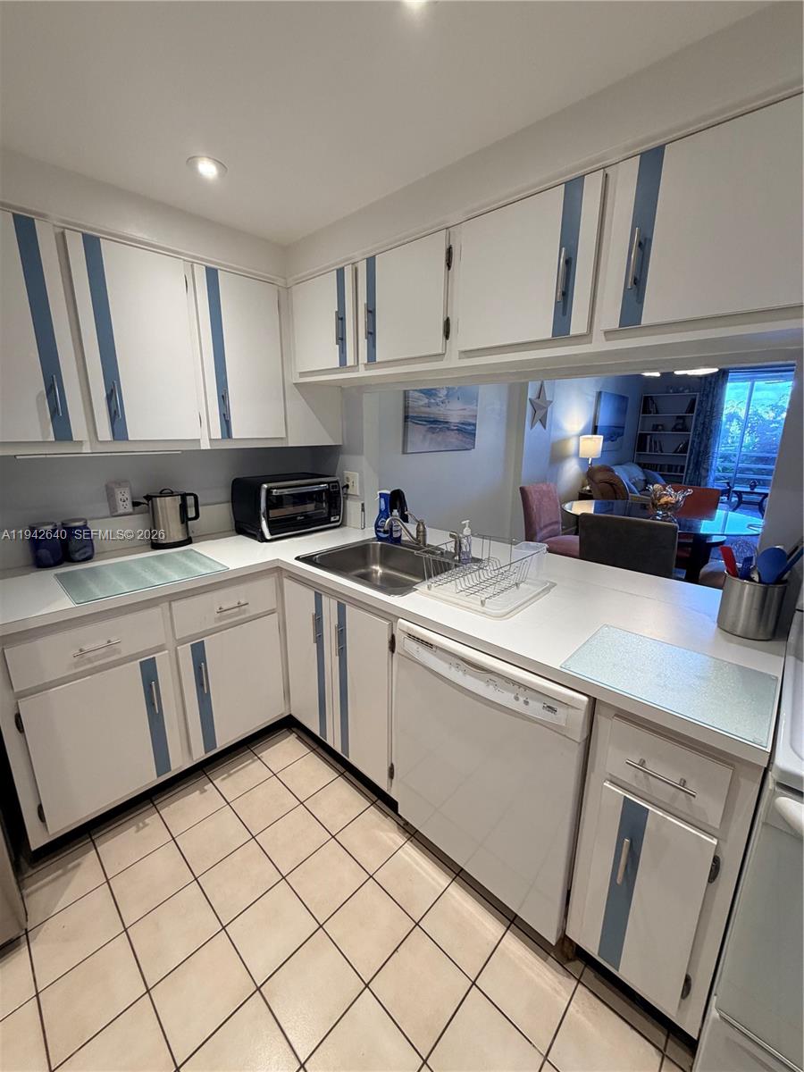 DANIANS SOUTH CONDO - Residential