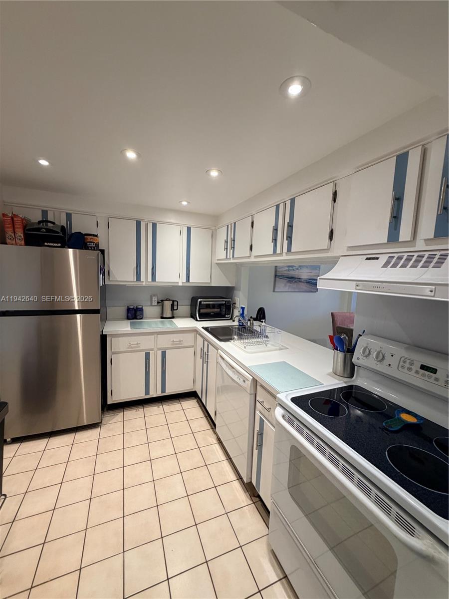 DANIANS SOUTH CONDO - Residential